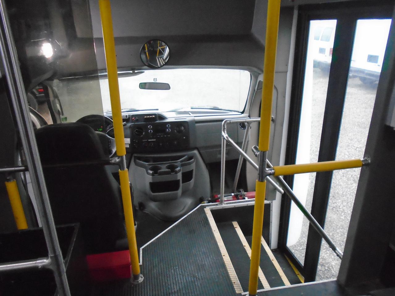 2015 Ford Econoline E-350 Super Duty 138  SRW - Photo #22