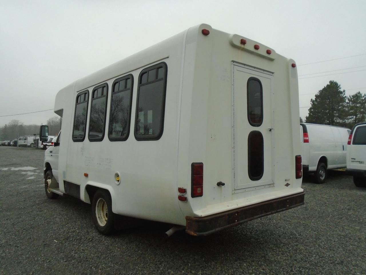 2015 Ford Econoline E-350 Super Duty 138  SRW Photo