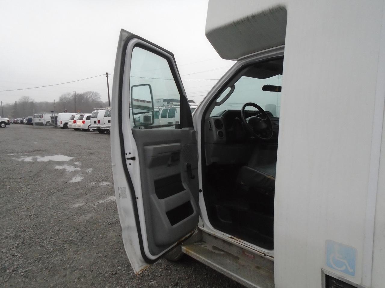 2015 Ford Econoline E-350 Super Duty 138  SRW Photo