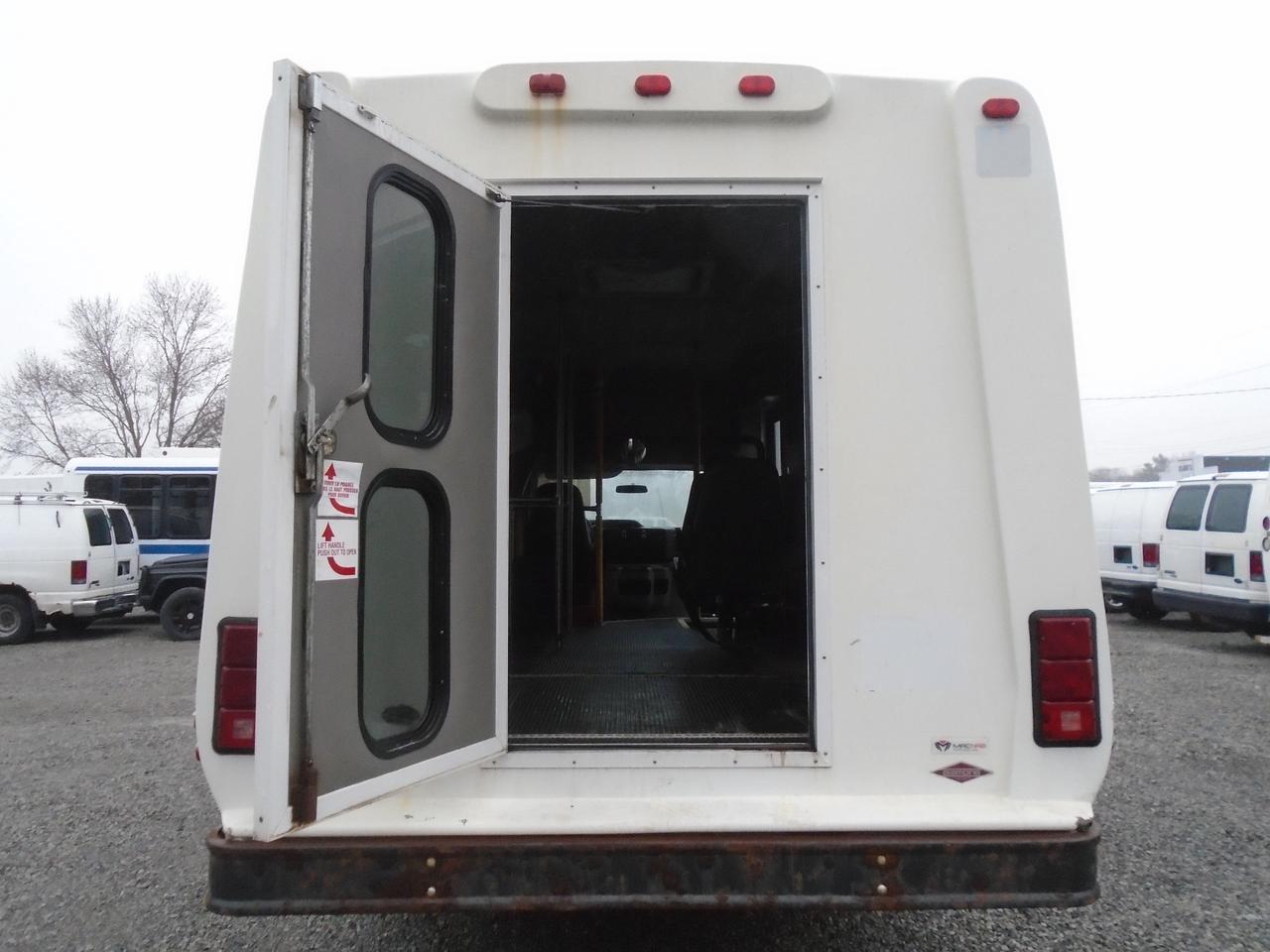 2015 Ford Econoline E-350 Super Duty 138  SRW Photo