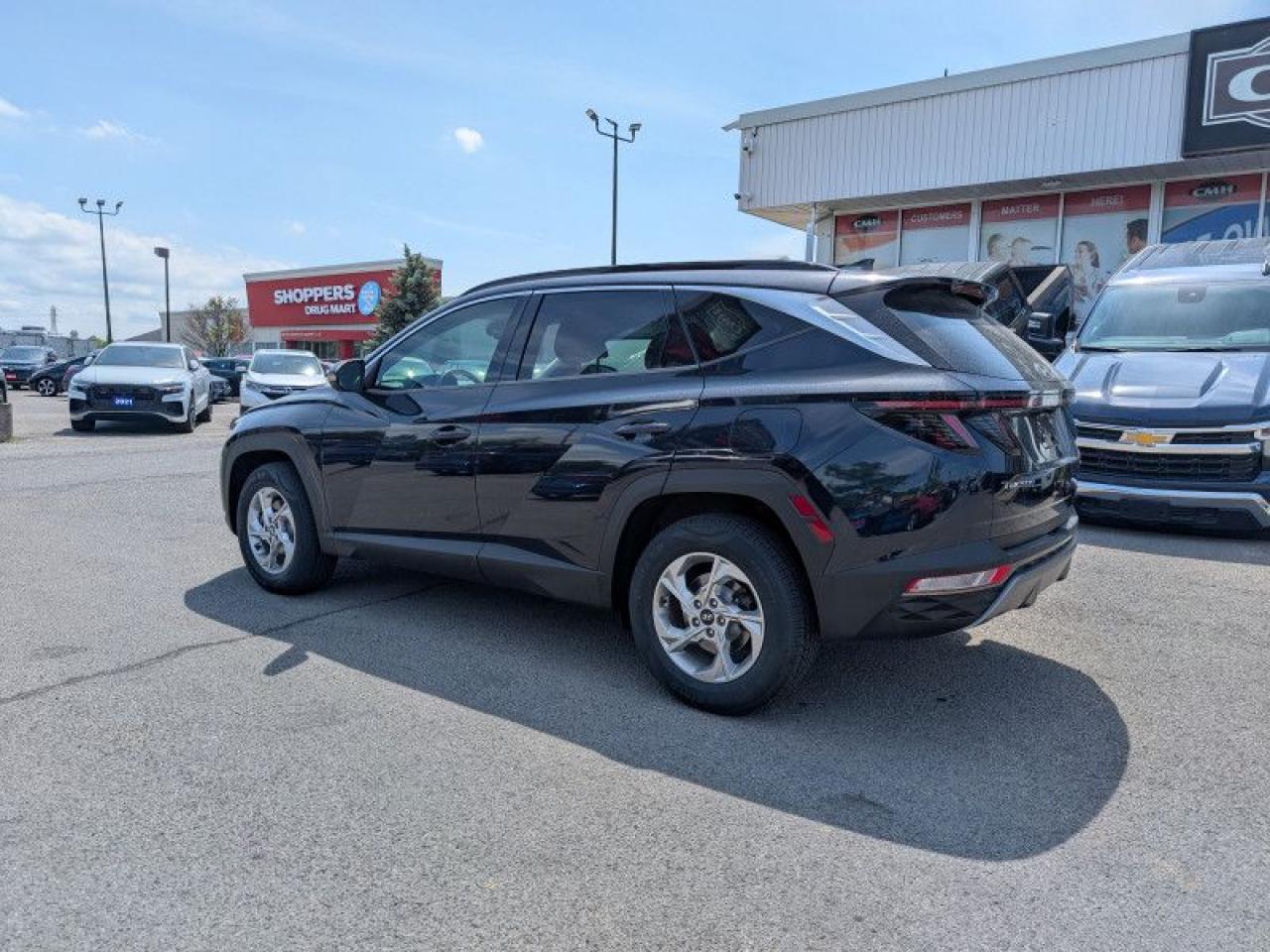 2022 Hyundai Tucson Preferred AWD w/Trend Package  **LEATHER** Photo2