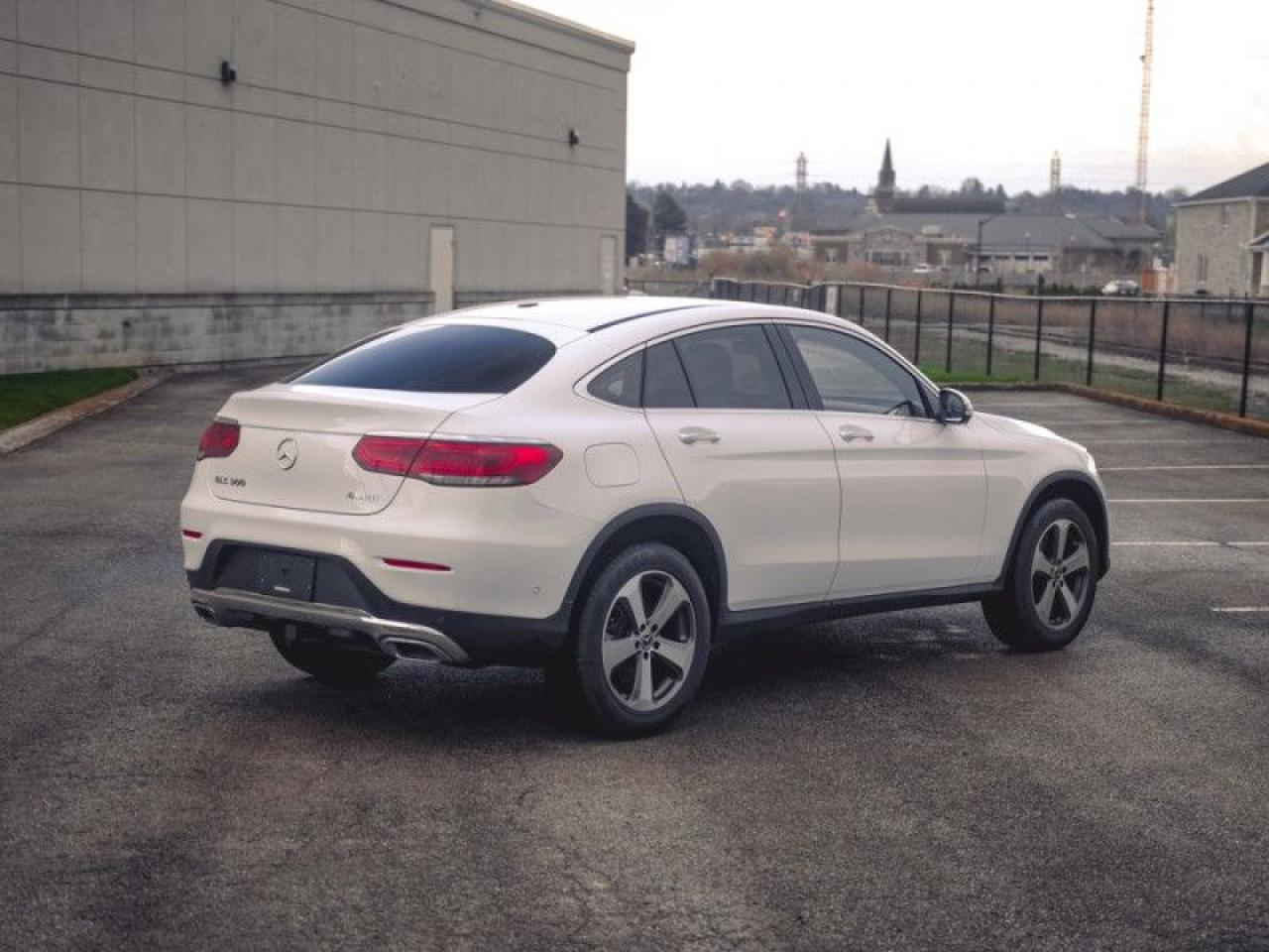 2023 Mercedes-Benz GLC 300 4MATIC Coupe  **SUNROOF** Photo3