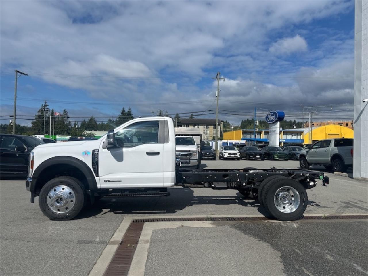 2025 Ford F-600 Super Duty DRW XLT  - Diesel Engine Photo1