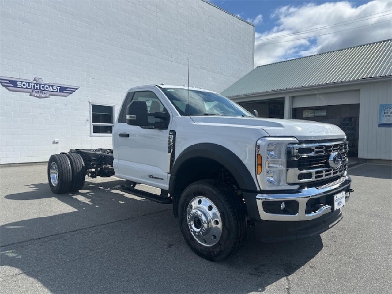 2025 Ford F-600 Super Duty DRW XLT  - Diesel Engine Photo5