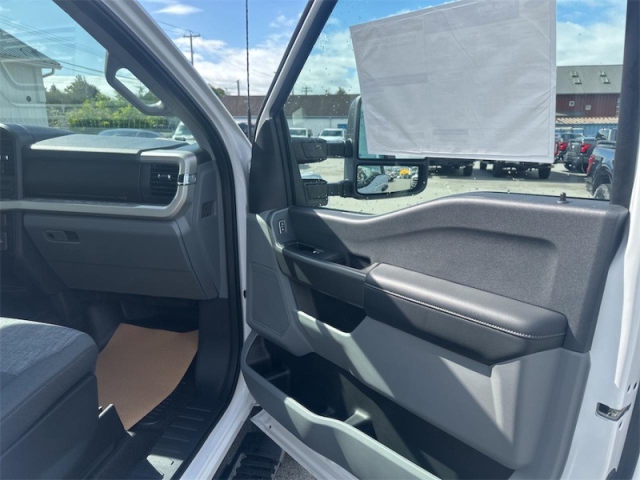 2025 Ford F-600 Super Duty DRW XLT  - Diesel Engine Photo5