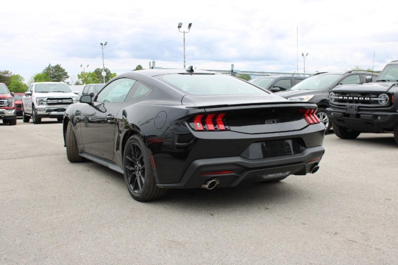 2025 Ford Mustang GT Fastback Photo4