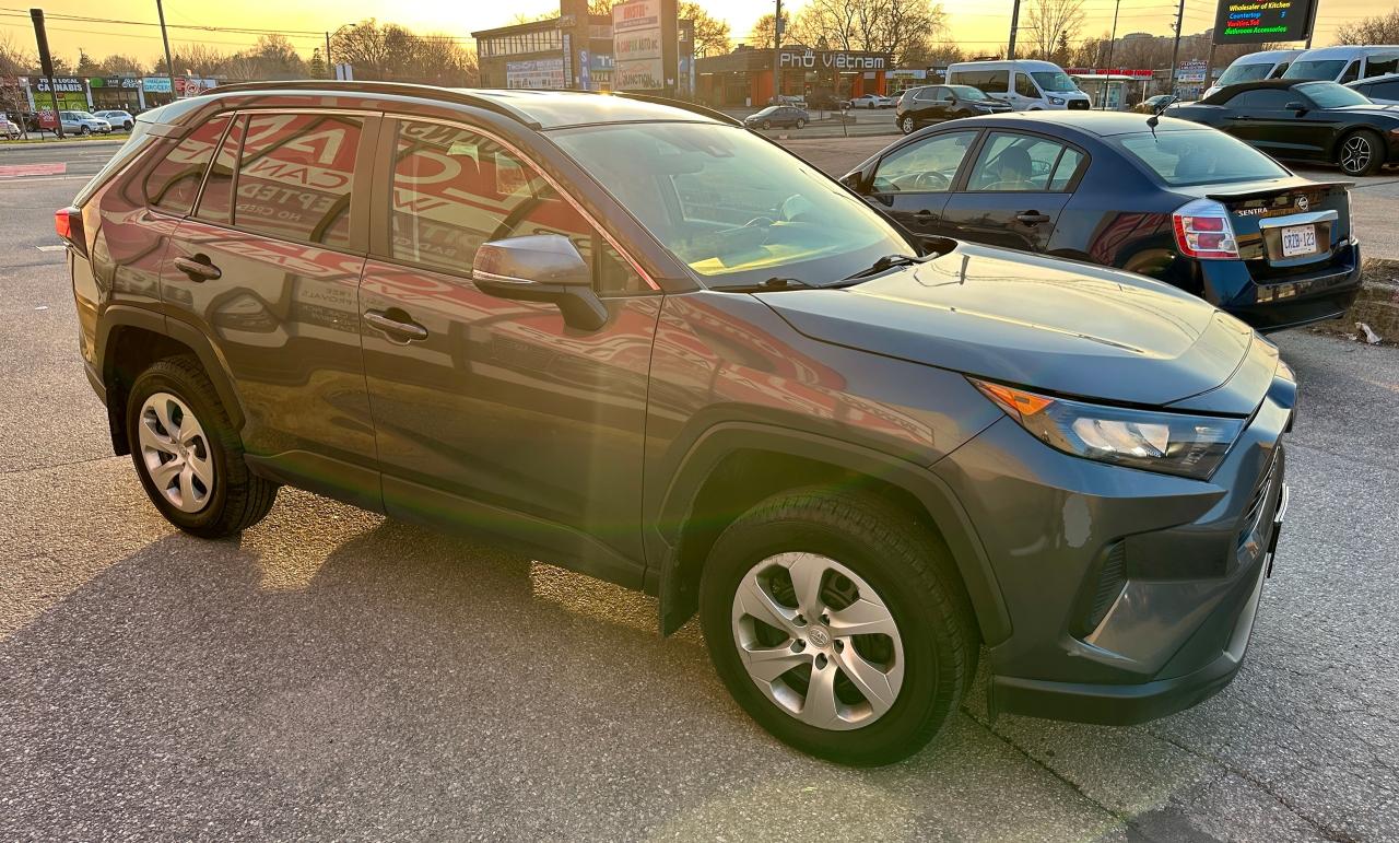 2021 Toyota RAV4 LE AWD Photo3