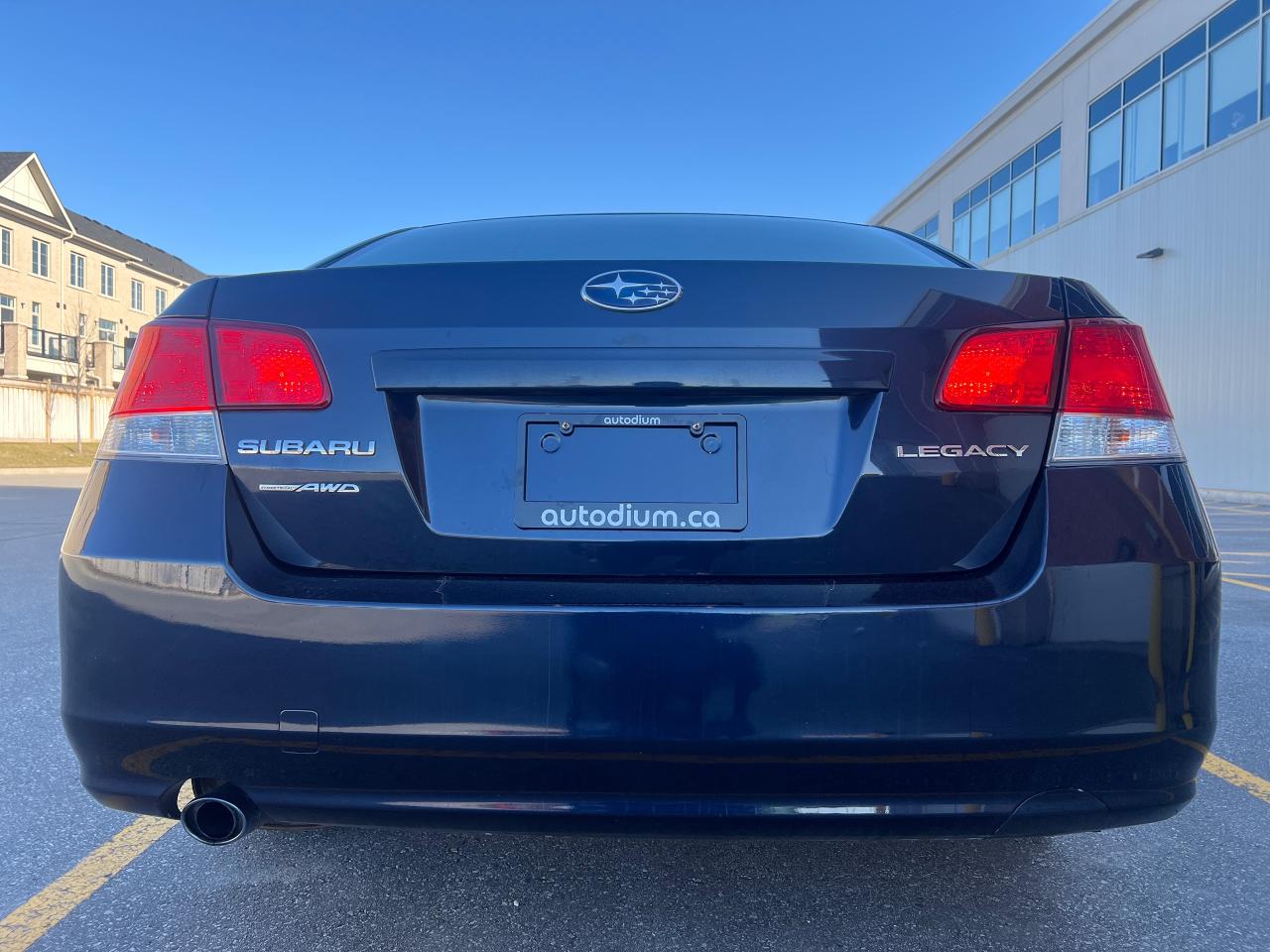 2013 Subaru Legacy 4dr Sdn Auto CERTIFIED Photo3