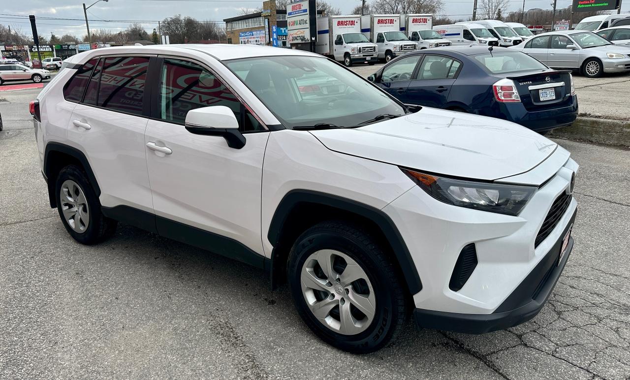 2022 Toyota RAV4 LE AWD Photo3