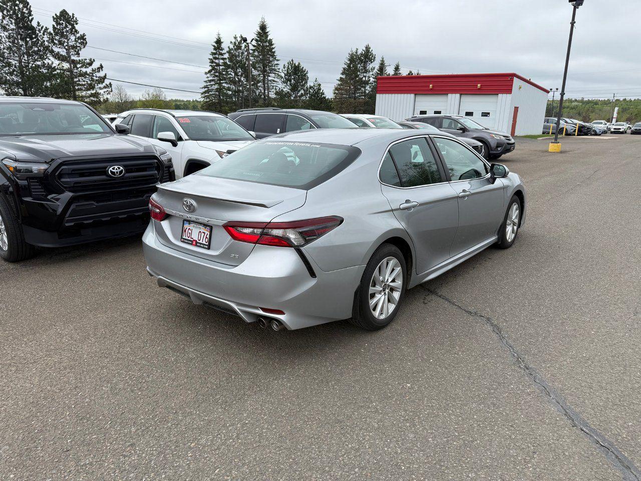 2022 Toyota Camry SE Photo4