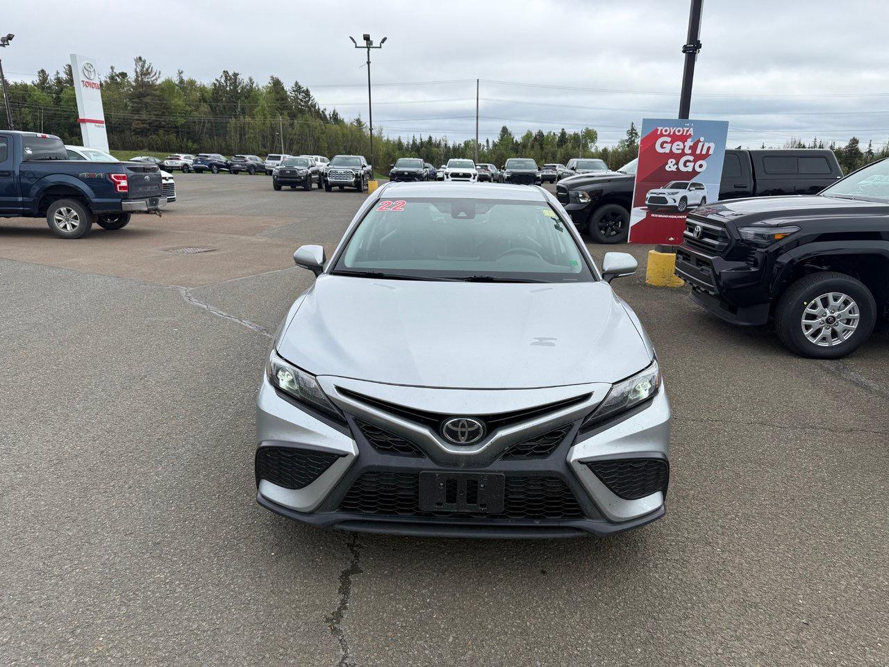 2022 Toyota Camry SE Photo1