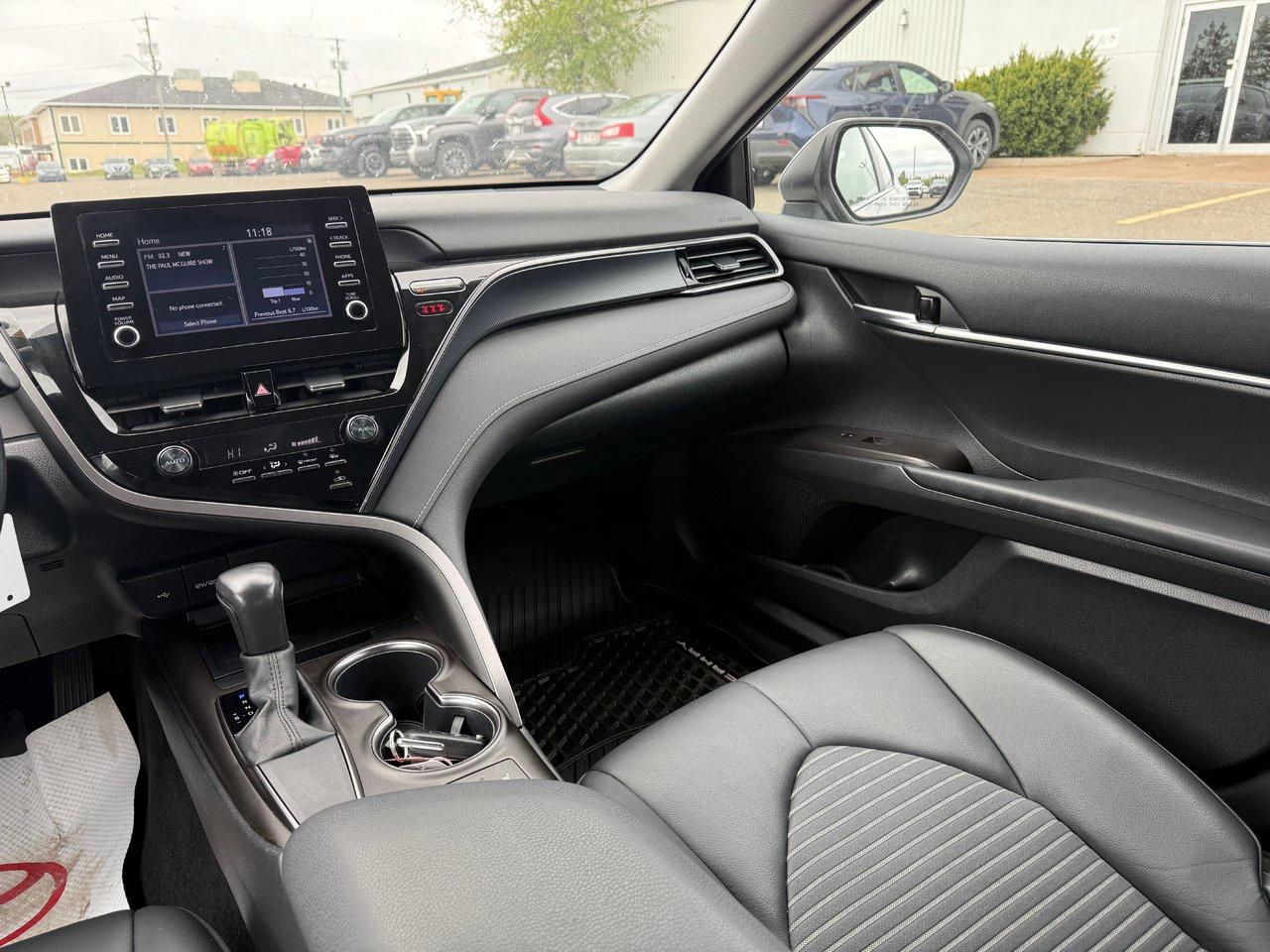 2022 Toyota Camry SE Photo
