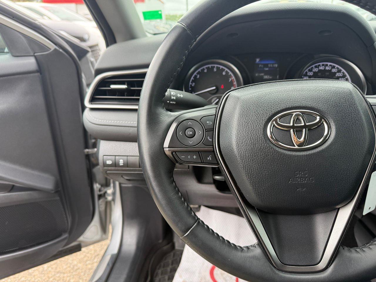 2022 Toyota Camry SE Photo