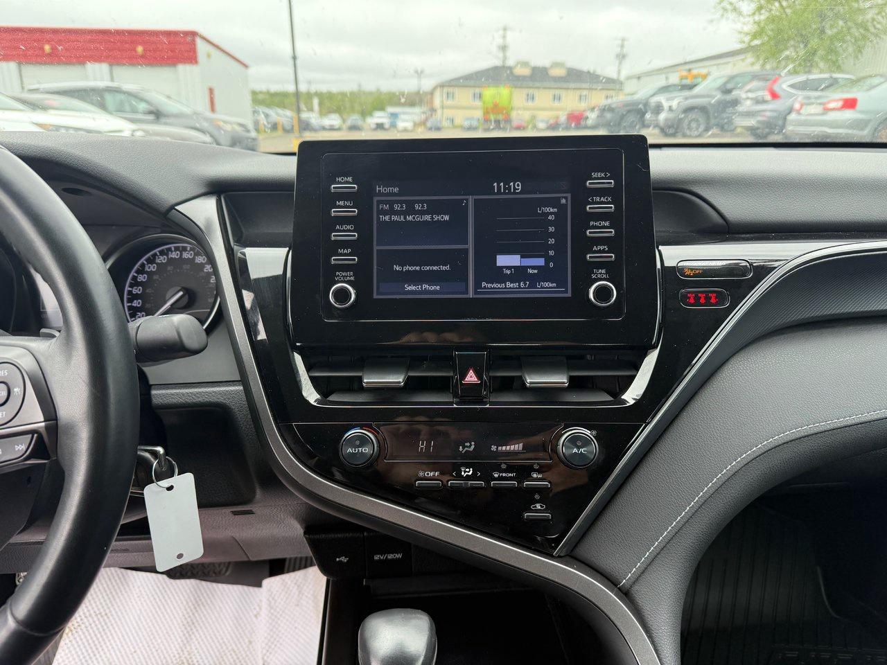 2022 Toyota Camry SE Photo