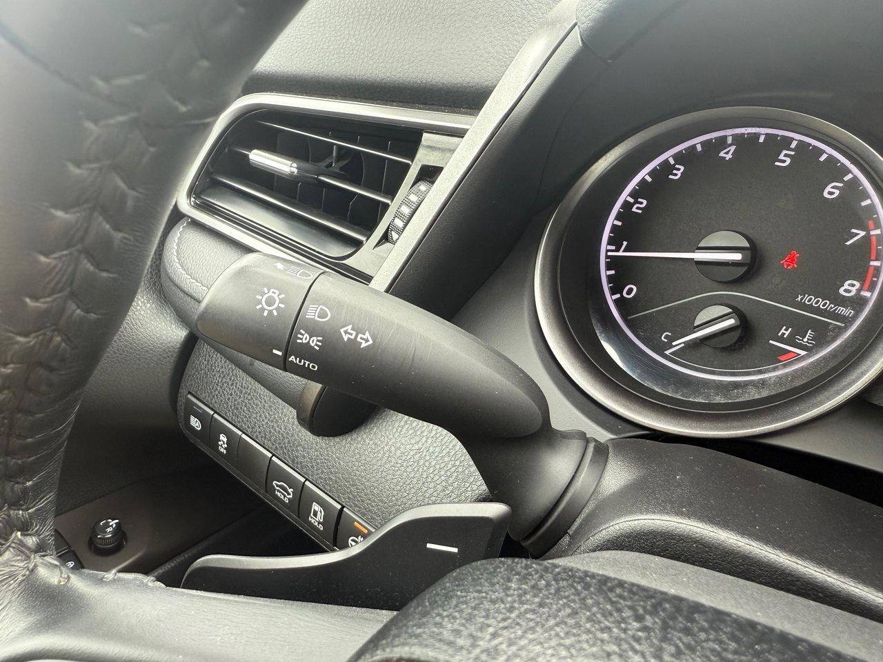 2022 Toyota Camry SE Photo