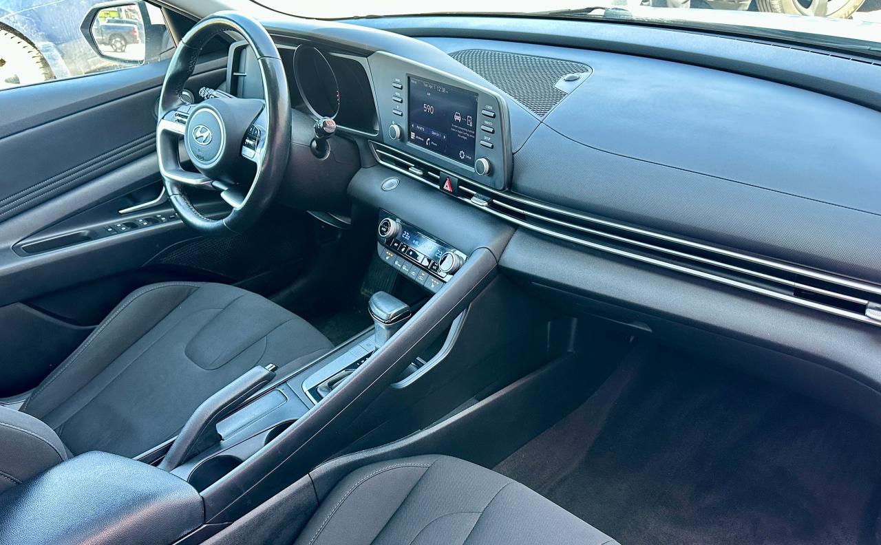2021 Hyundai Elantra Preferred IVT w/Sun & Tech Package Photo