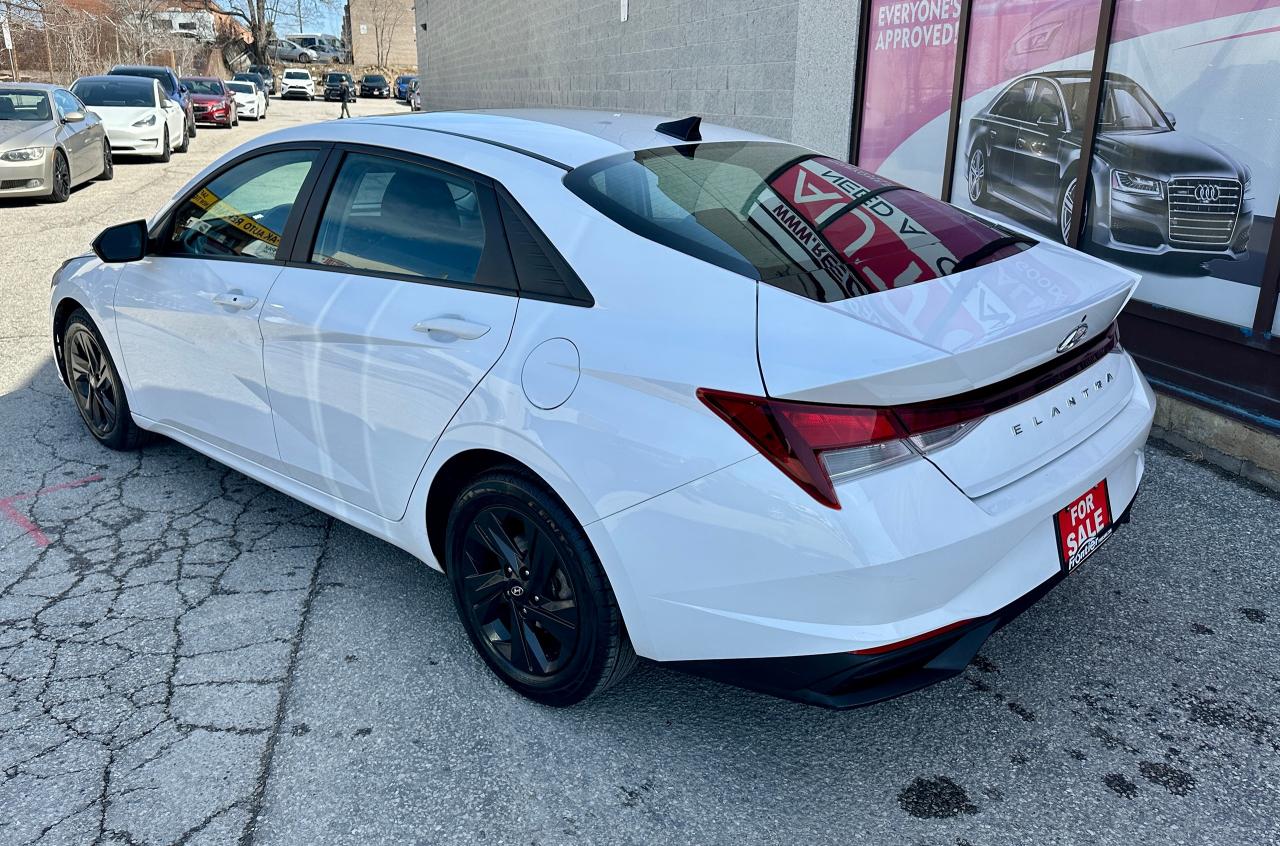 2021 Hyundai Elantra Preferred IVT w/Sun & Tech Package Photo4
