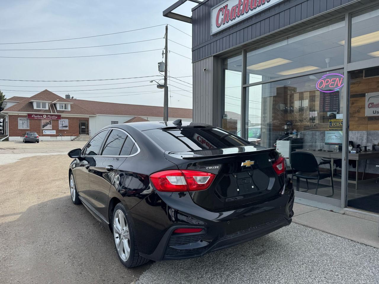 2017 Chevrolet Cruze Premier Photo2