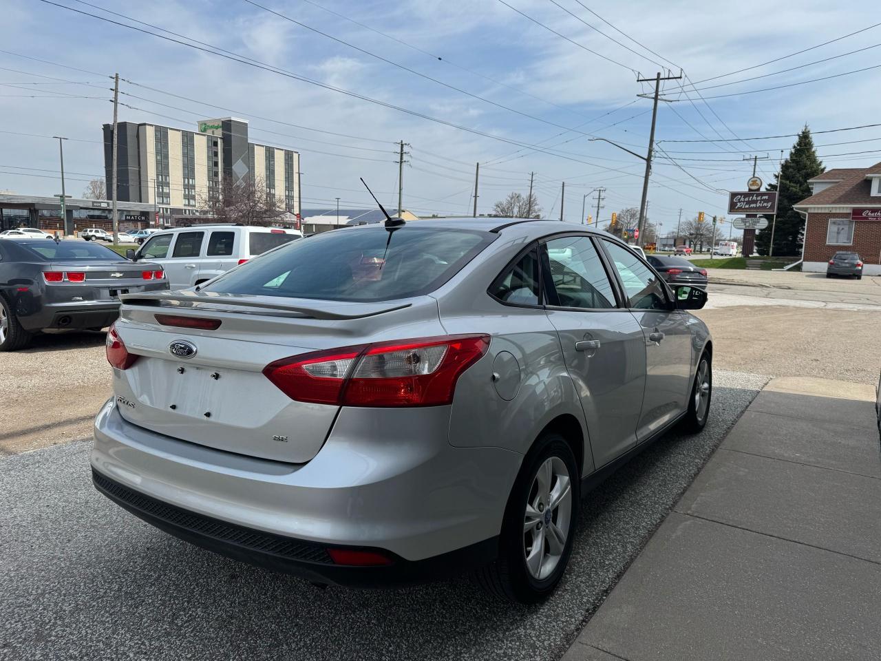 2012 Ford Focus SE Photo2