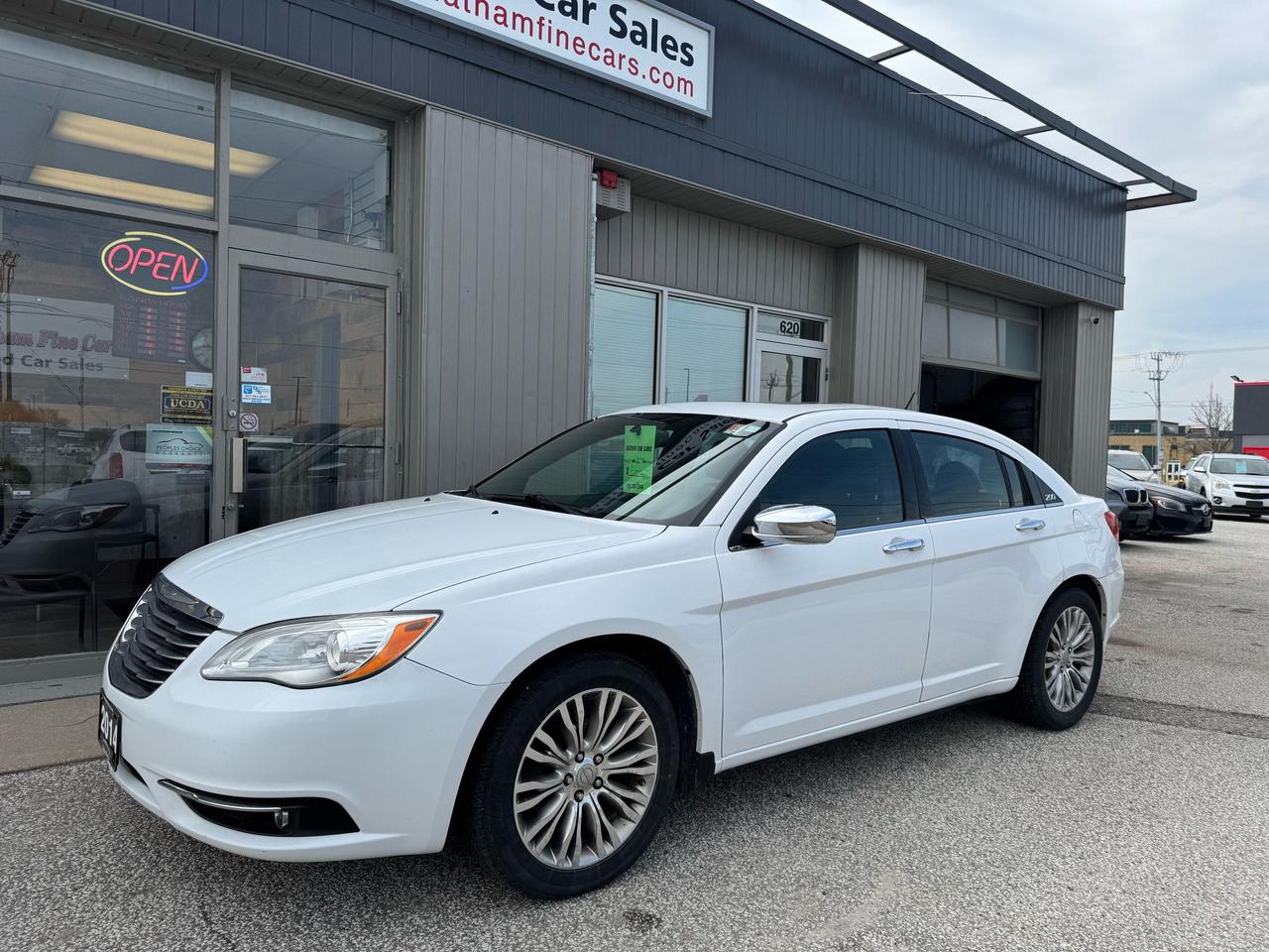 2014 Chrysler 200 Limited - Photo #4