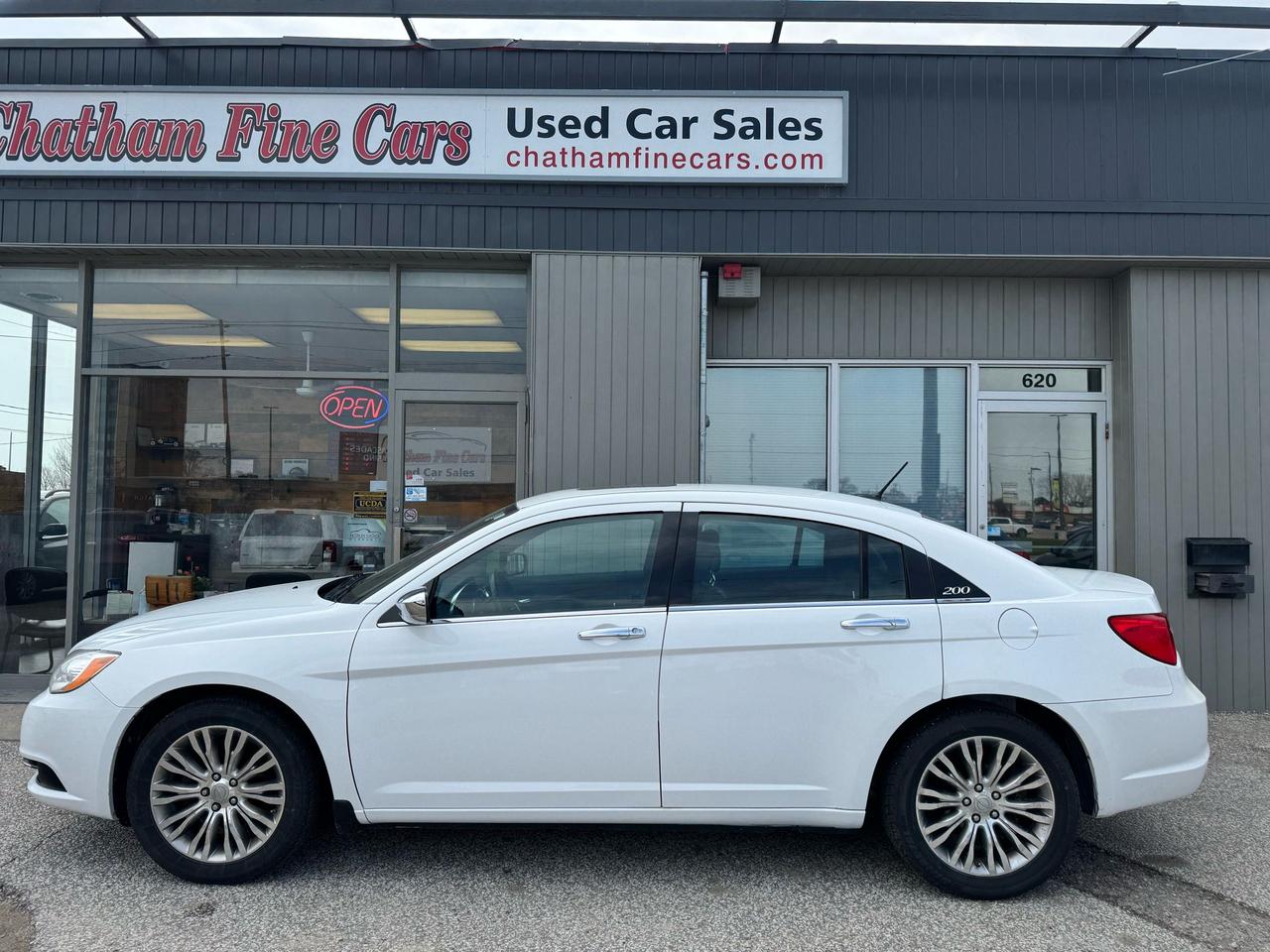 2014 Chrysler 200 Limited - Photo #3