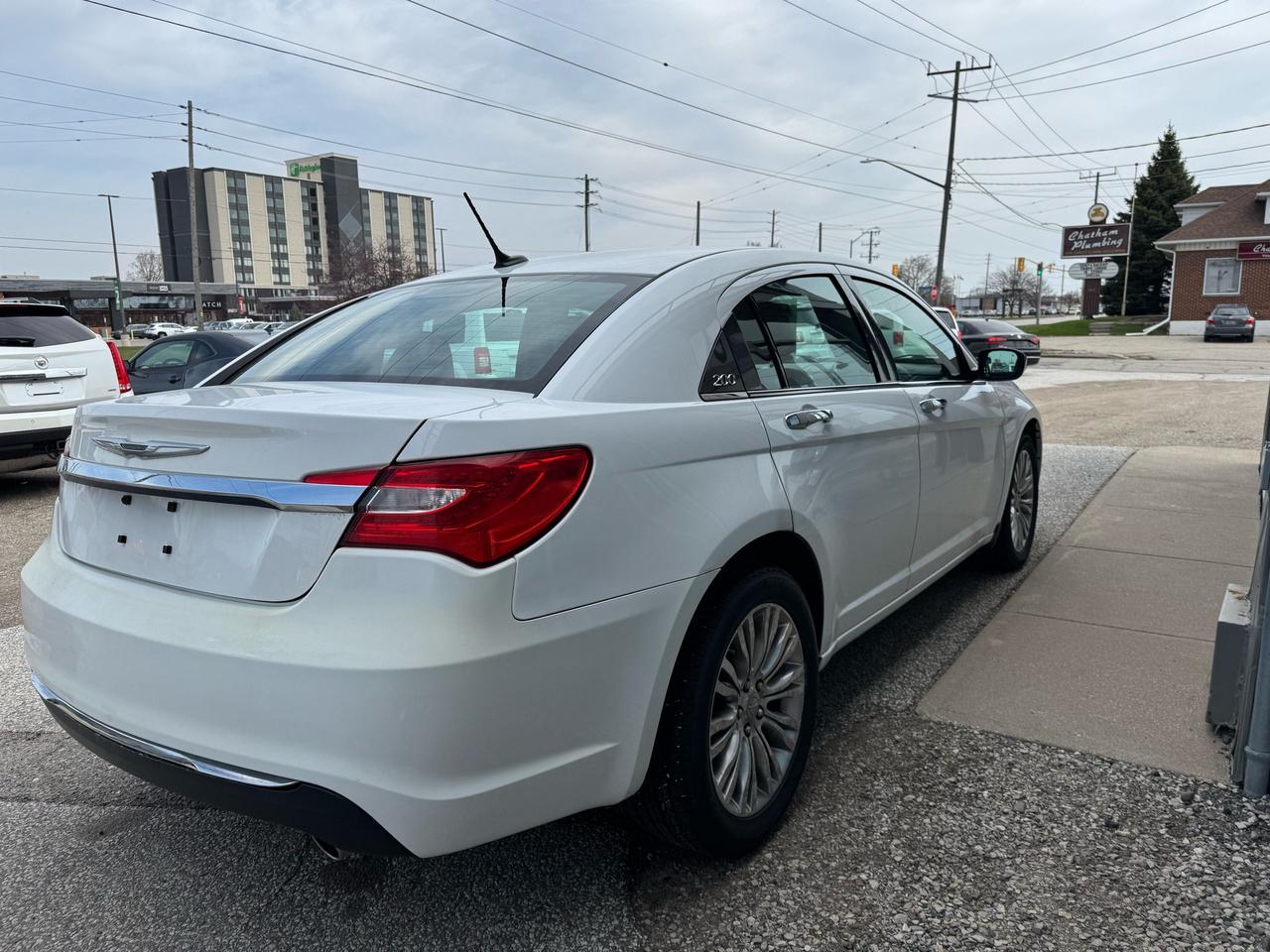 2014 Chrysler 200 Limited - Photo #5