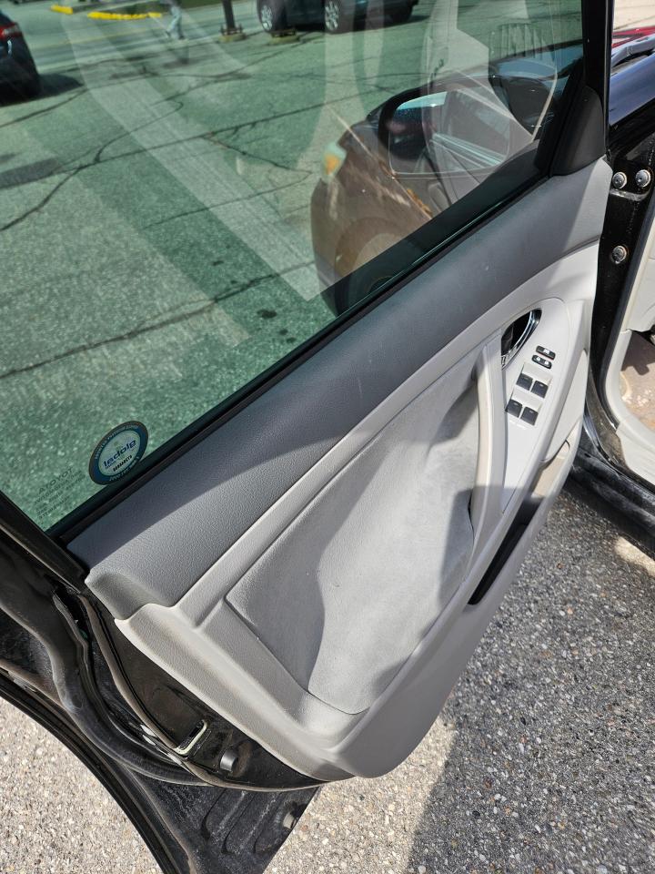2010 Toyota Camry  - Photo #4