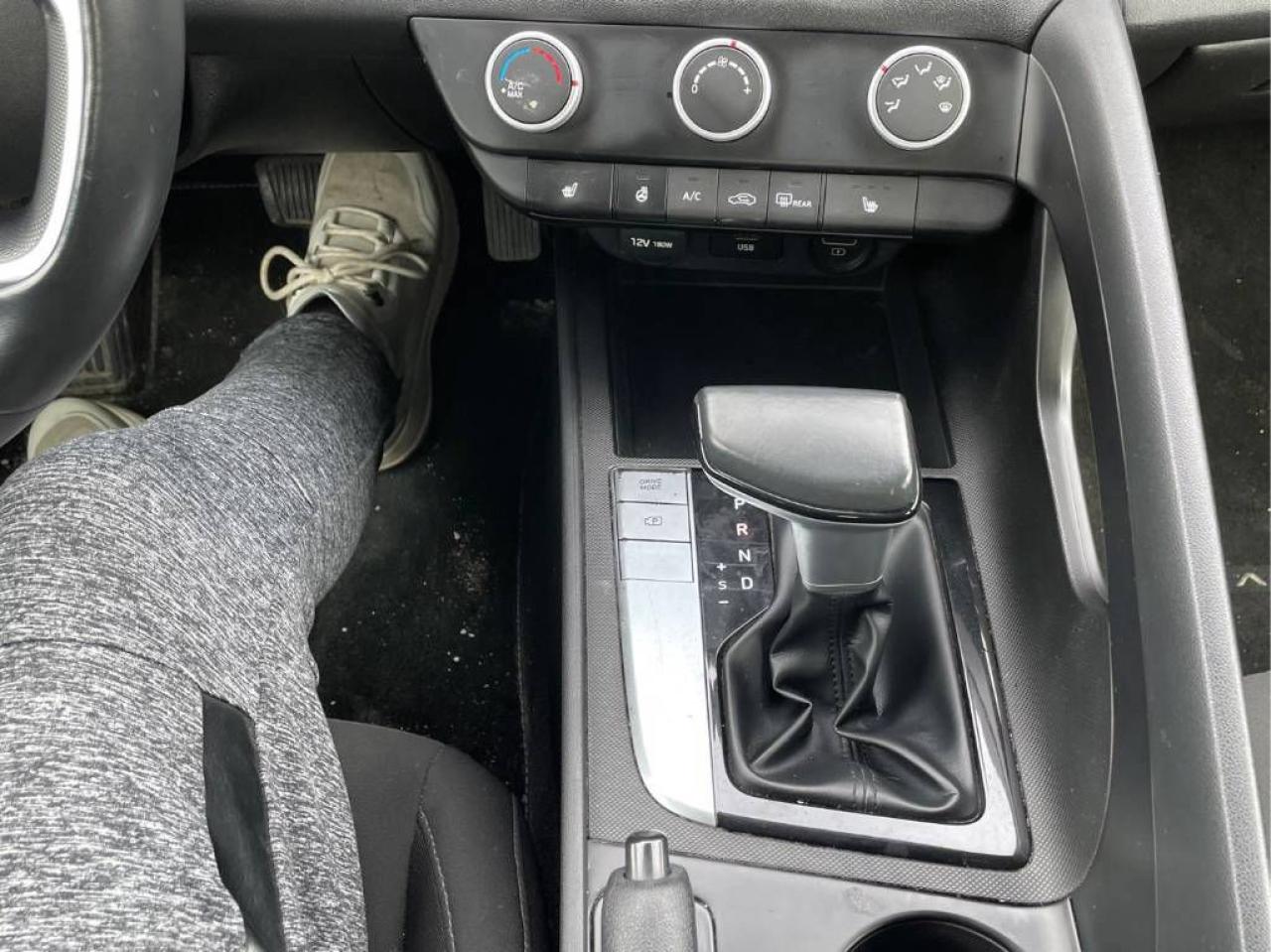 2021 Hyundai Elantra SEL - Photo #12