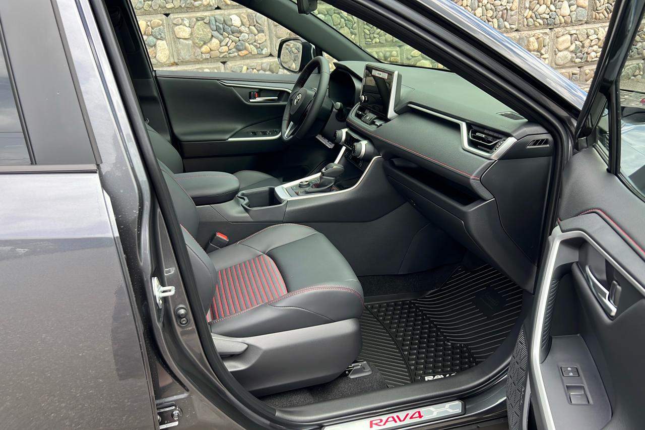 2025 Toyota RAV4 Plug-In Hybrid XSE Photo