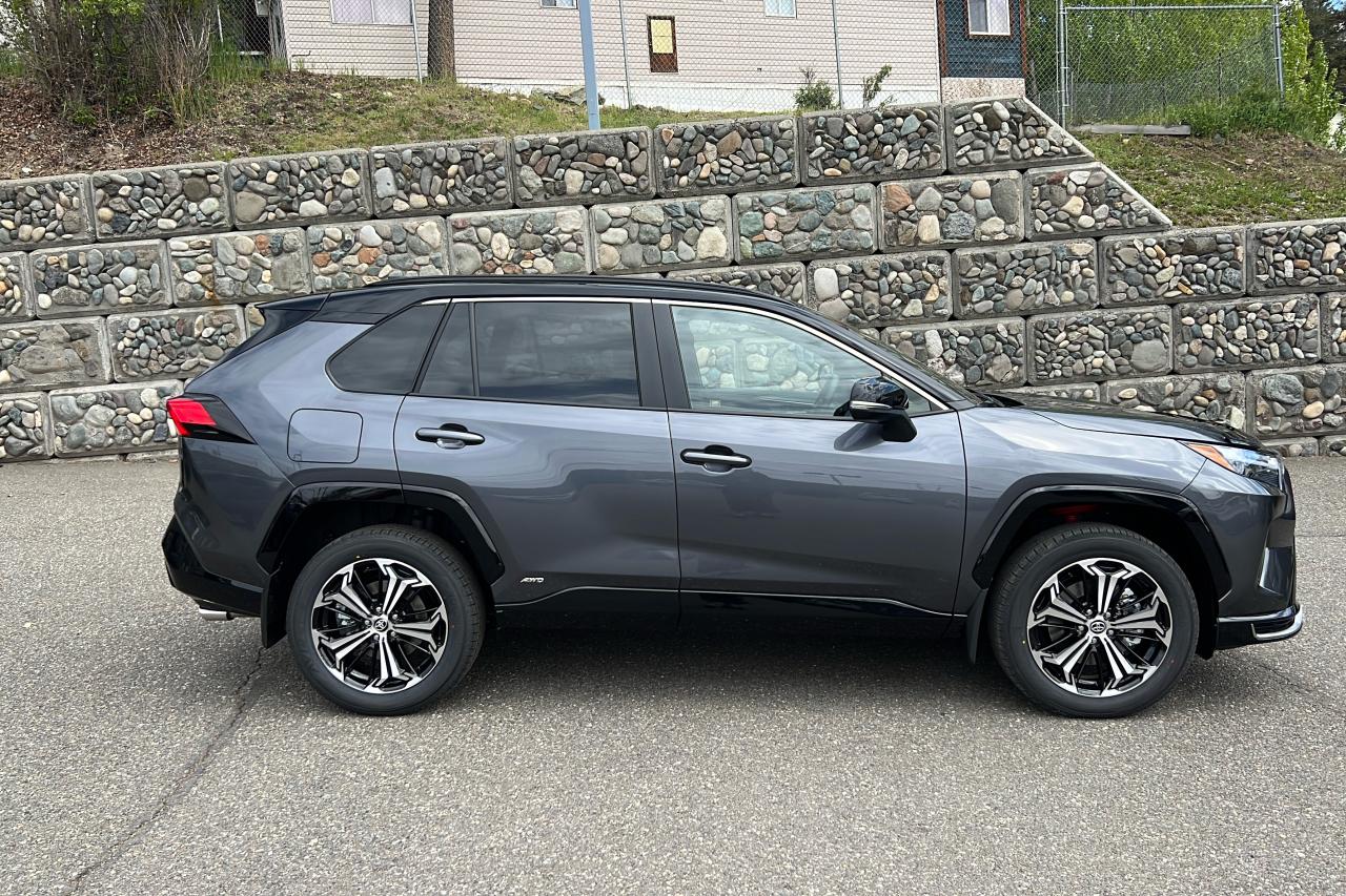 2025 Toyota RAV4 Plug-In Hybrid XSE Photo