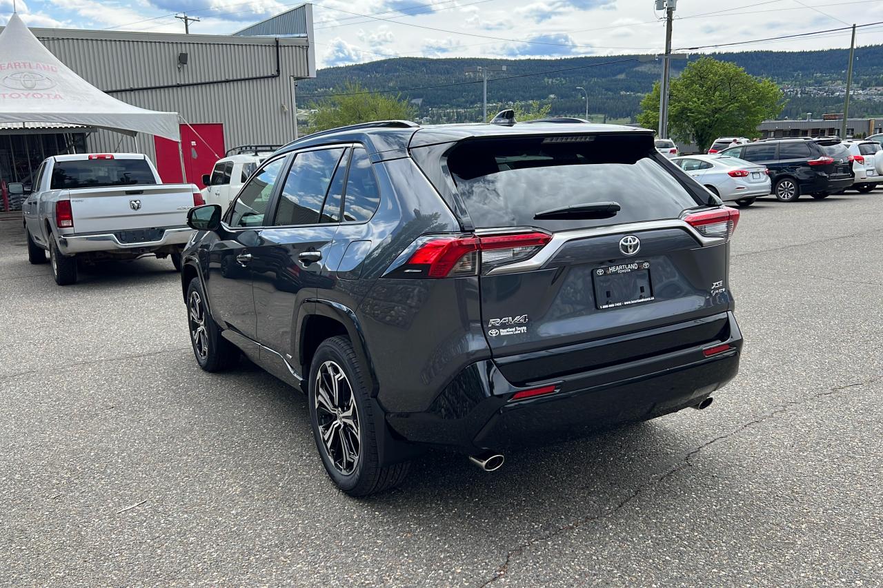 2025 Toyota RAV4 Plug-In Hybrid XSE Photo4