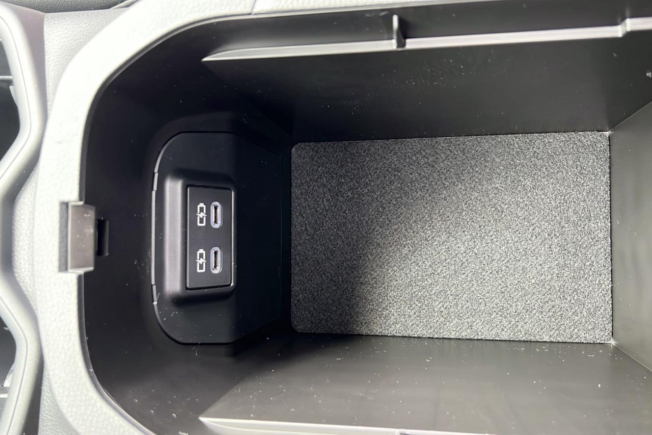 2025 Toyota RAV4 Plug-In Hybrid XSE Photo