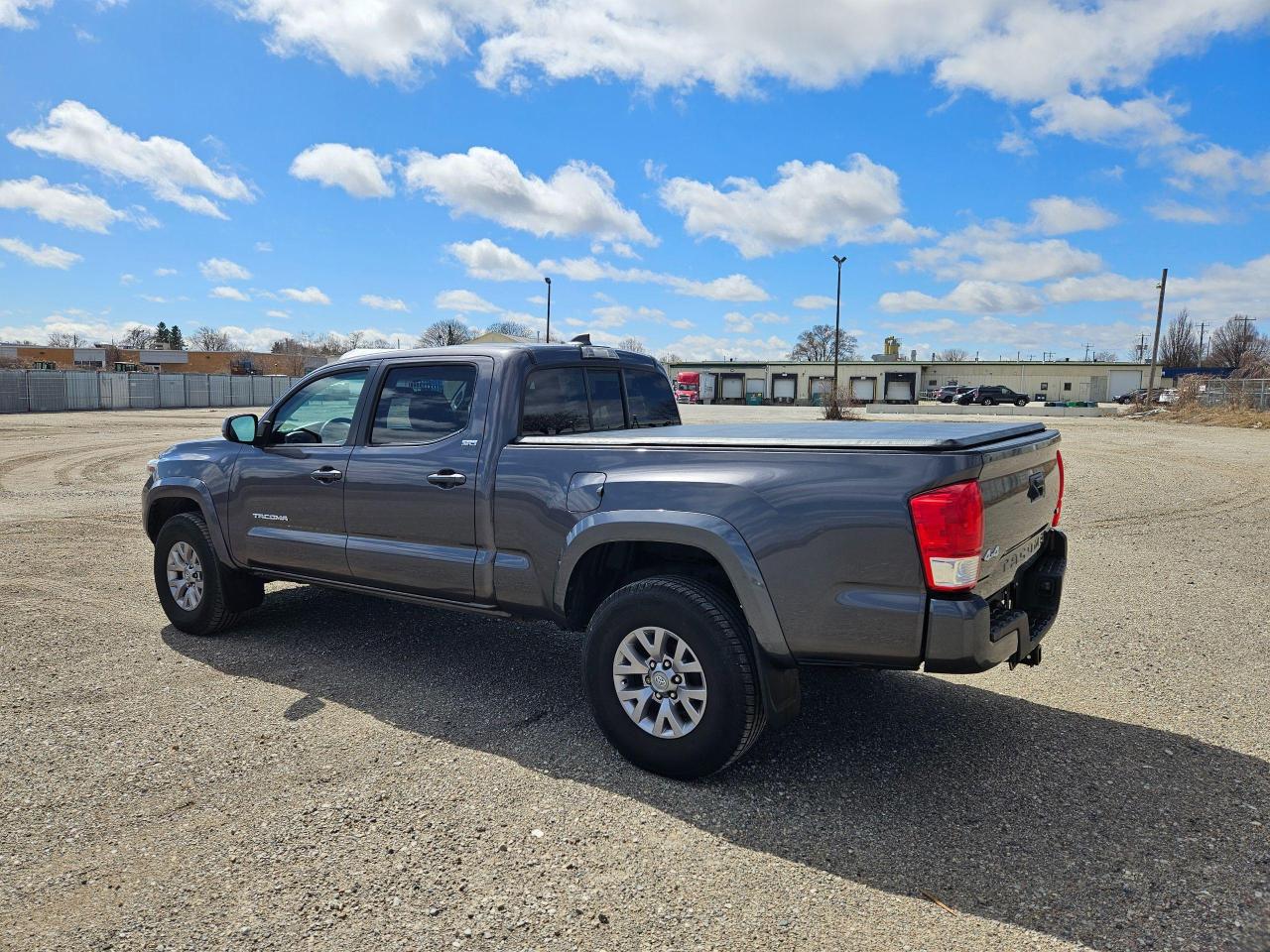 2017 Toyota Tacoma SR5 DOUBLE CAB 4X4 - Photo #4