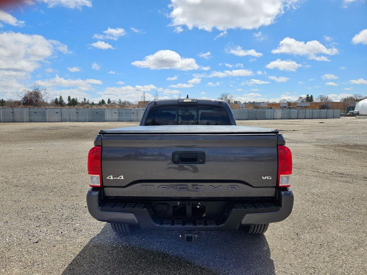 2017 Toyota Tacoma SR5 DOUBLE CAB 4X4 - Photo #5