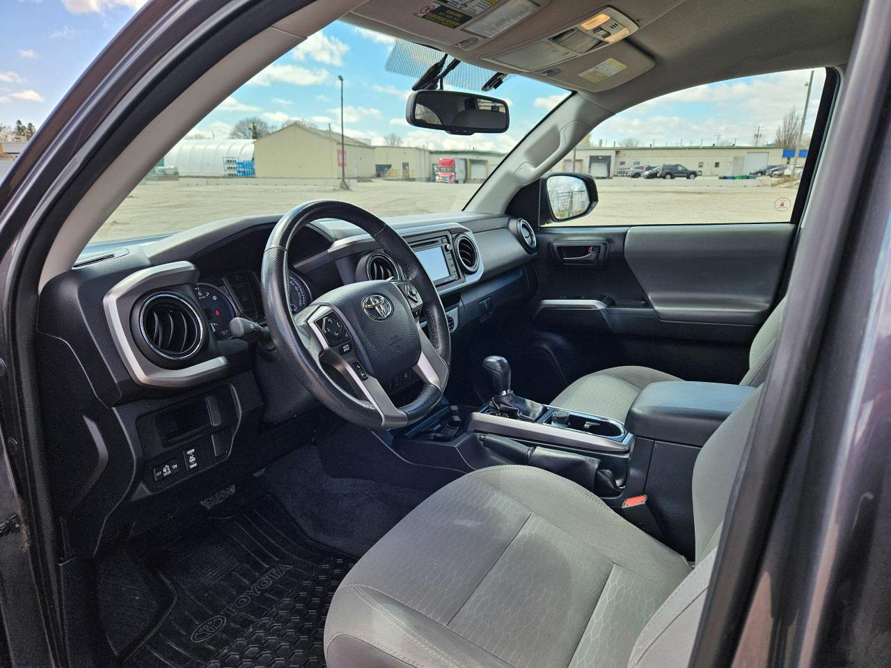 2017 Toyota Tacoma SR5 DOUBLE CAB 4X4 - Photo #10