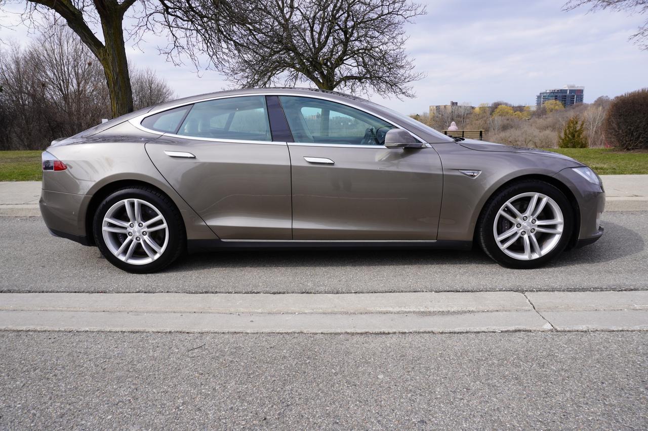2015 Tesla Model S 85D / 1 OWNER / FREE SUPERCHARGING & CONNECTIVITY Photo4