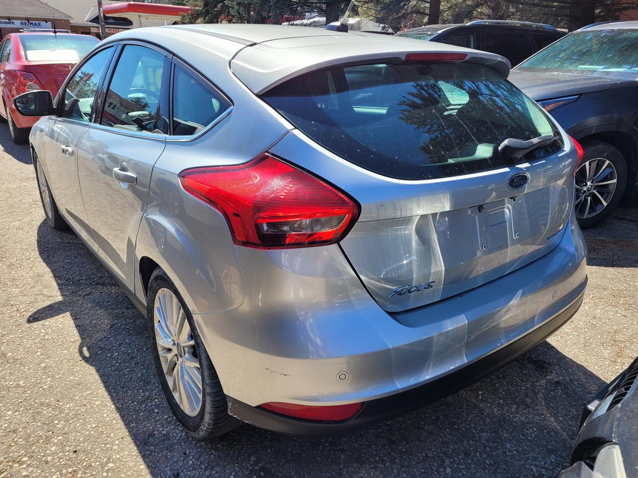 2018 Ford Focus Titanium Hatch Clean CarFax Financing Trades OK! Photo4