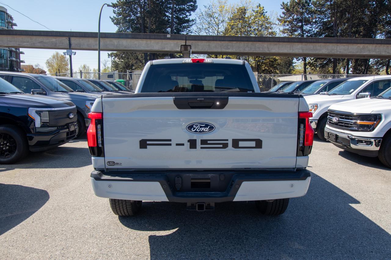 2024 Ford F-150 Lightning XLT Photo5