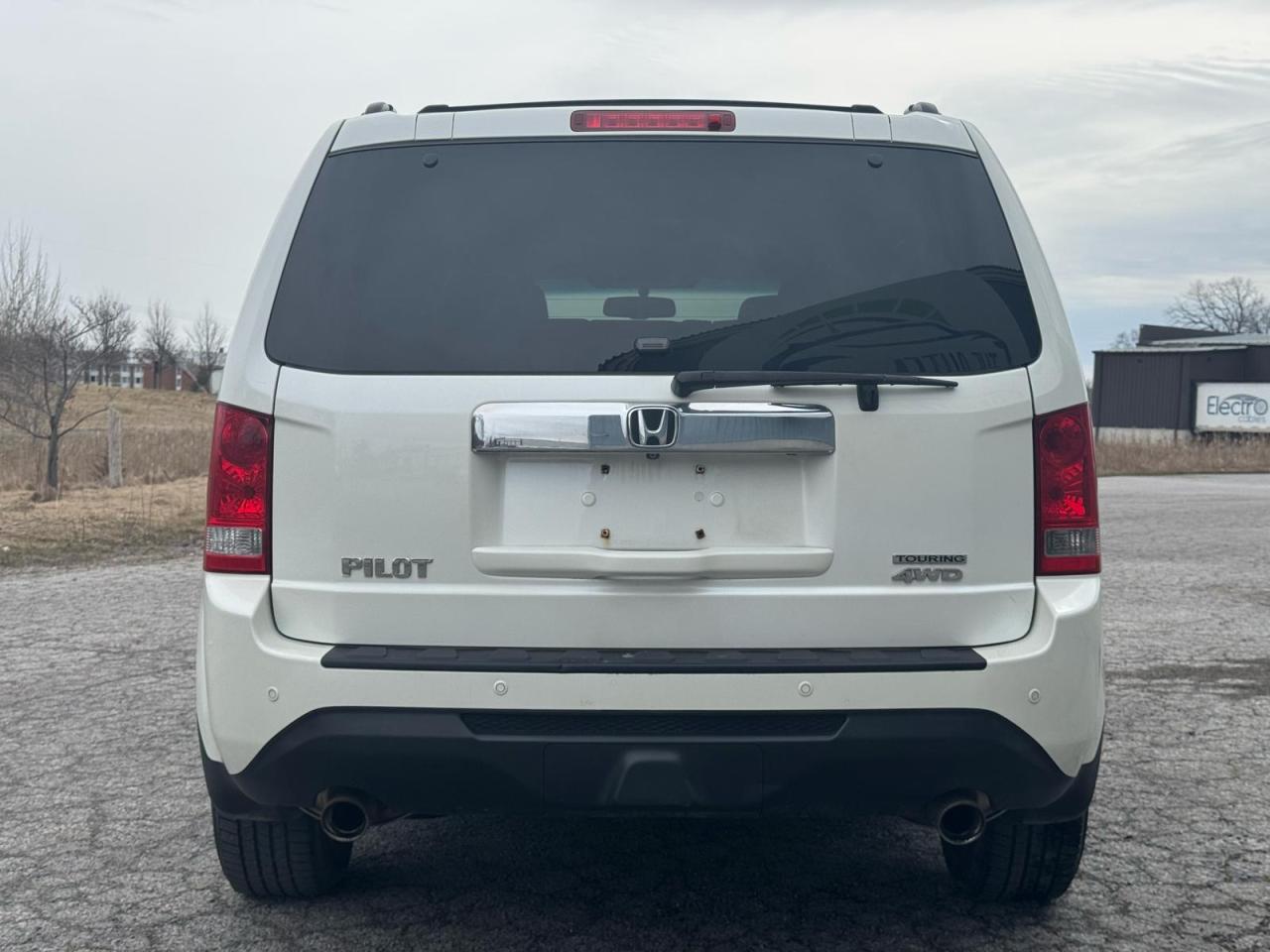 2014 Honda Pilot TOURING 4WD | LEATHER | SUNROOF | NAV | BACKUP CAM Photo30