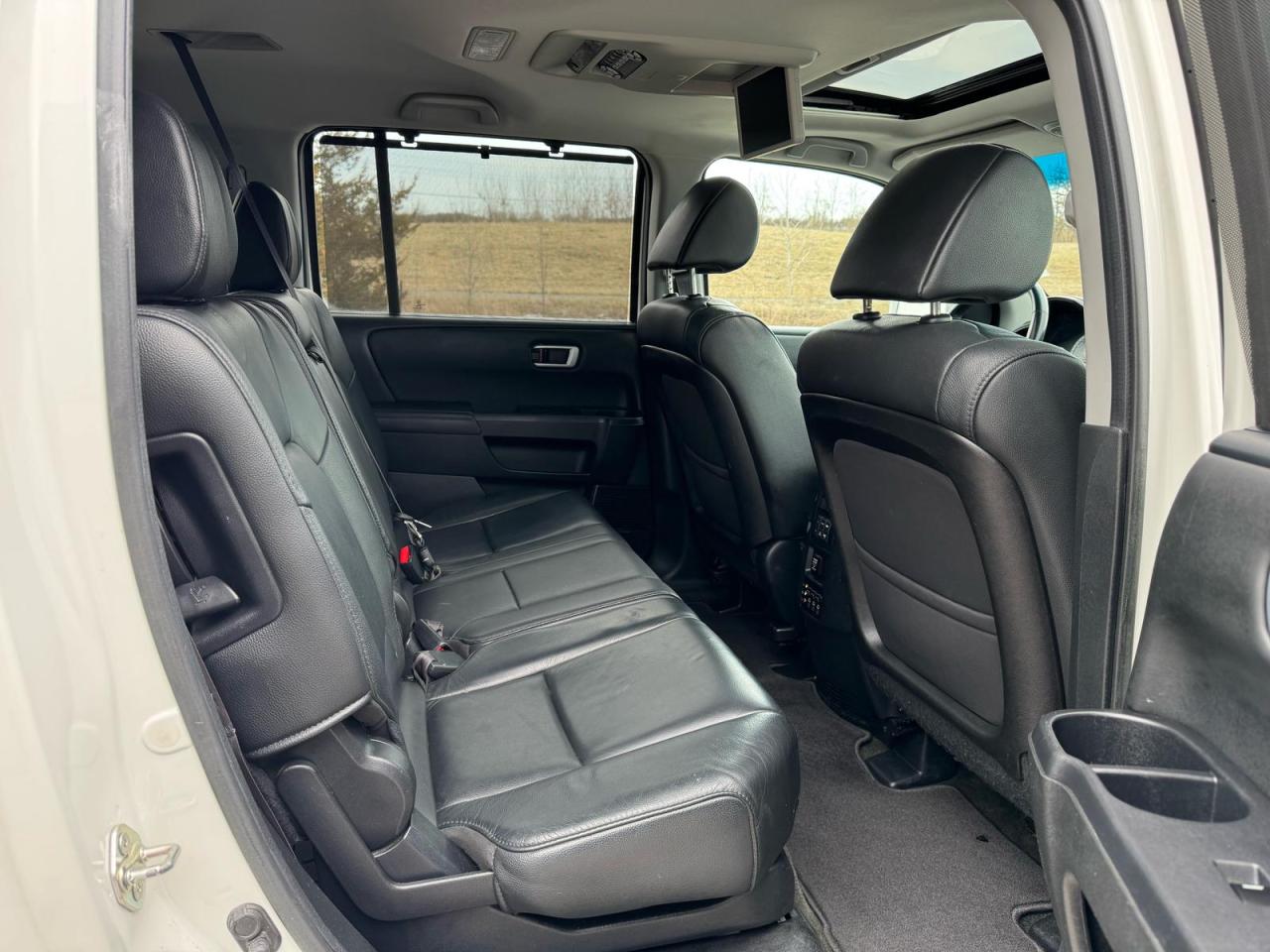 2014 Honda Pilot TOURING 4WD | LEATHER | SUNROOF | NAV | BACKUP CAM Photo39