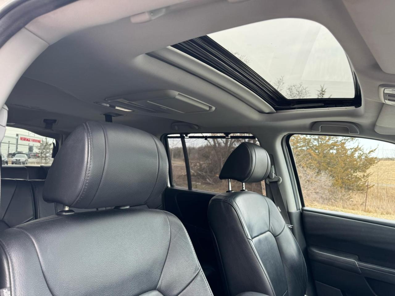 2014 Honda Pilot TOURING 4WD | LEATHER | SUNROOF | NAV | BACKUP CAM Photo38