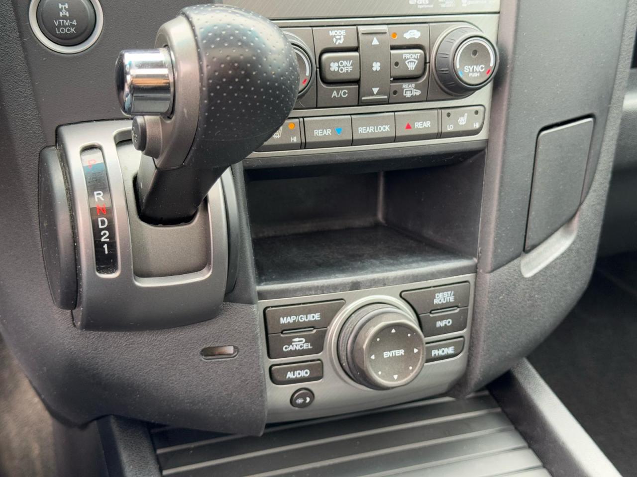2014 Honda Pilot TOURING 4WD | LEATHER | SUNROOF | NAV | BACKUP CAM Photo22