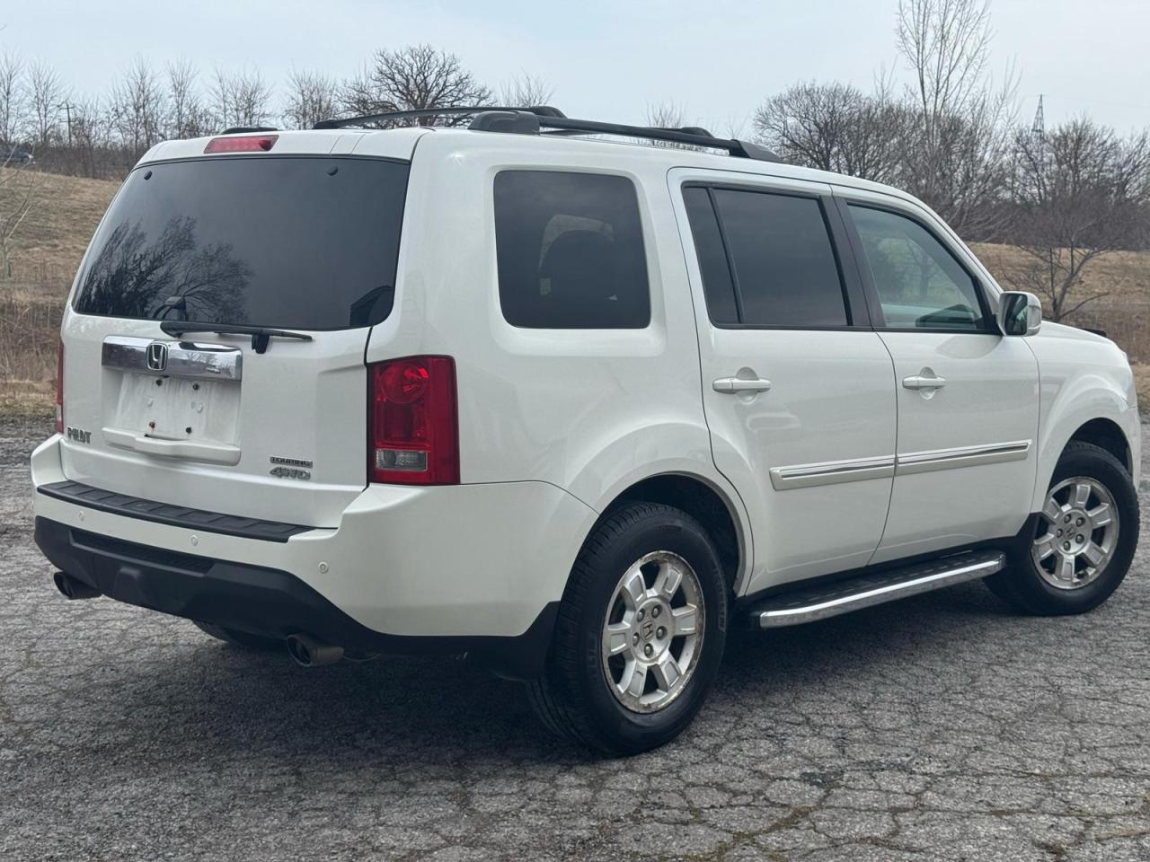 2014 Honda Pilot TOURING 4WD | LEATHER | SUNROOF | NAV | BACKUP CAM Photo4