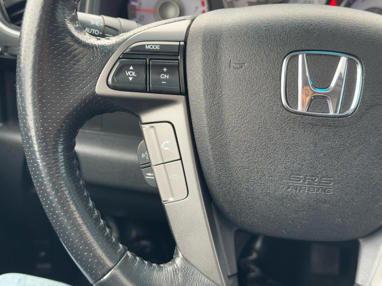 2014 Honda Pilot TOURING 4WD | LEATHER | SUNROOF | NAV | BACKUP CAM Photo51