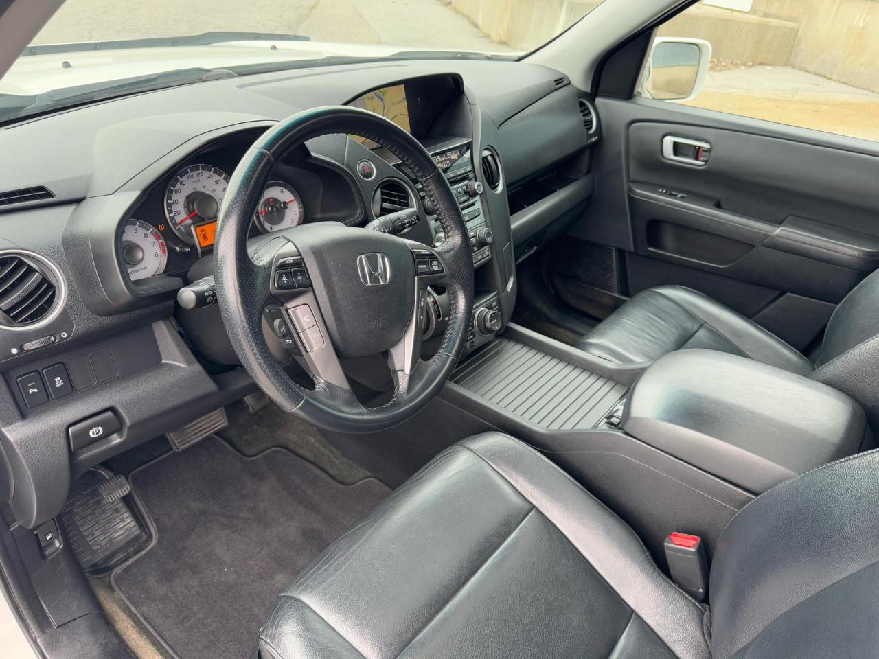 2014 Honda Pilot TOURING 4WD | LEATHER | SUNROOF | NAV | BACKUP CAM Photo18