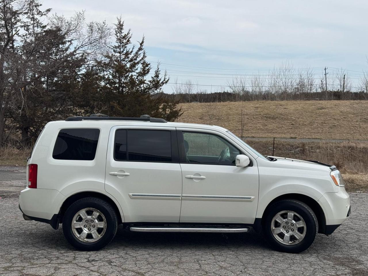2014 Honda Pilot TOURING 4WD | LEATHER | SUNROOF | NAV | BACKUP CAM Photo6