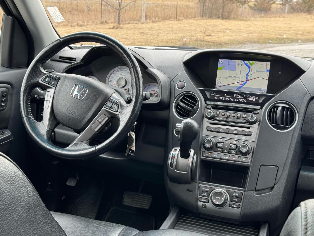 2014 Honda Pilot TOURING 4WD | LEATHER | SUNROOF | NAV | BACKUP CAM Photo15