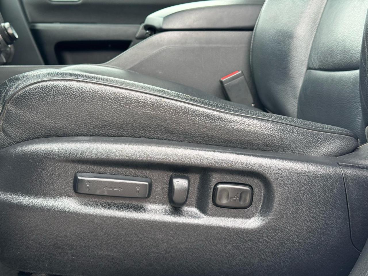 2014 Honda Pilot TOURING 4WD | LEATHER | SUNROOF | NAV | BACKUP CAM Photo44