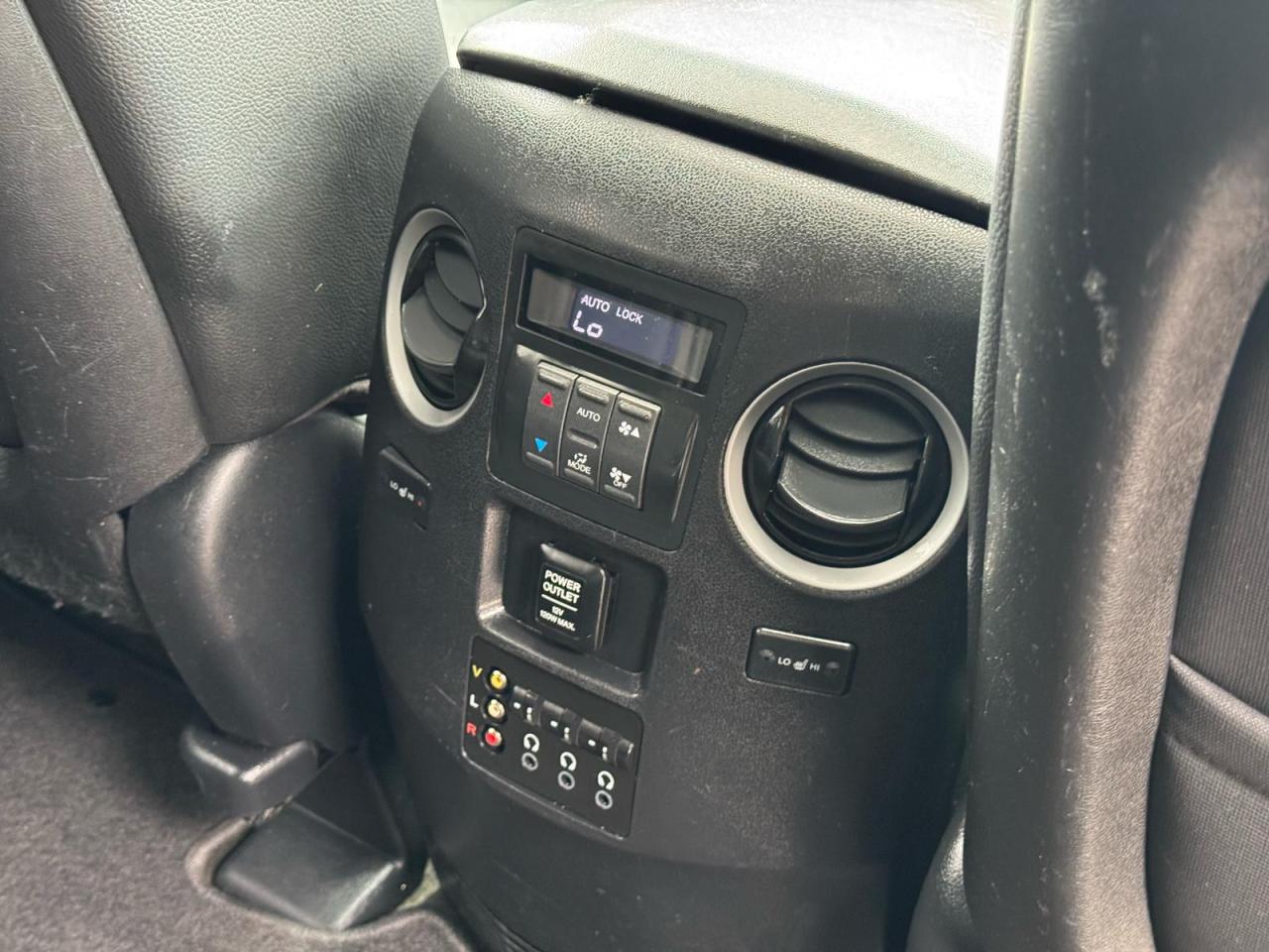 2014 Honda Pilot TOURING 4WD | LEATHER | SUNROOF | NAV | BACKUP CAM Photo41