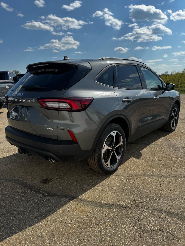 2025 Ford Escape ST-Line Select Photo3